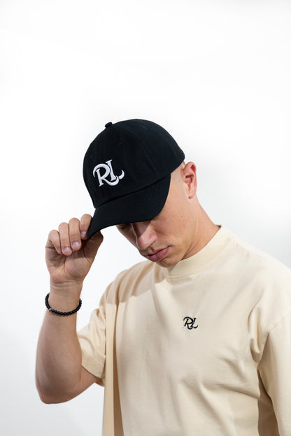 Polo šiltovka v nadčasovom strihu z prémiovej bavlny. Minimalistické vyšívané logo RL na prednej strane a čistý dizajn, ktorý sa dokonale prispôsobí tvaru hlavy.